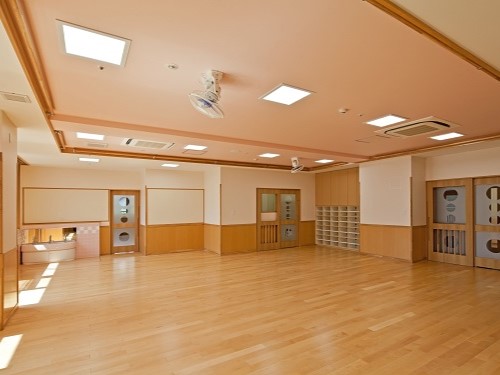 むさしの保育園ホール小サイズ.jpg